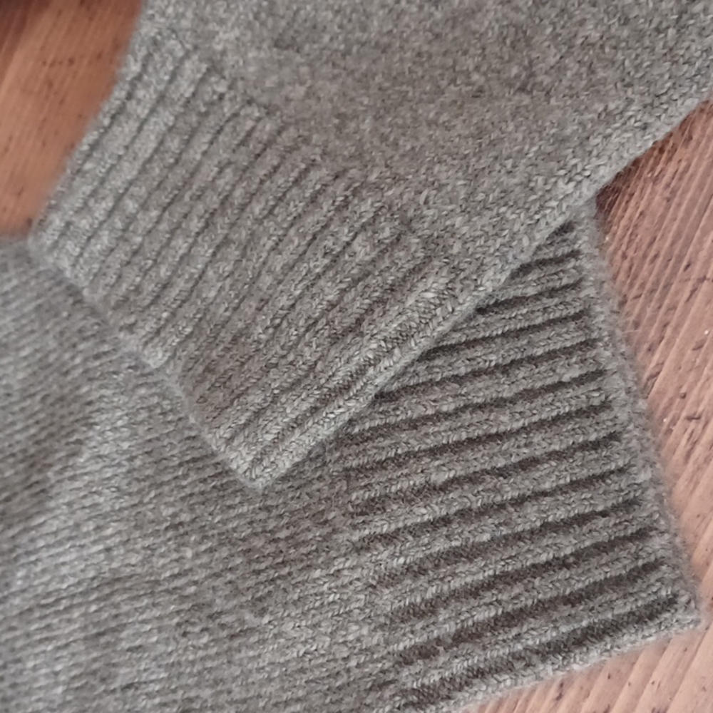 Old Navy sweater - Picture 13 of 14